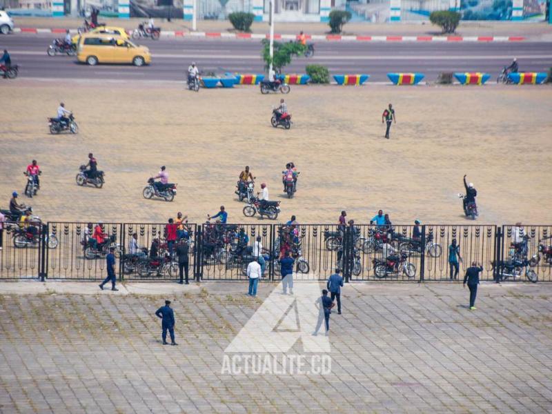 Illustration de la manifestation mercredi à Kinshasa aux abords du Palais du peuple 