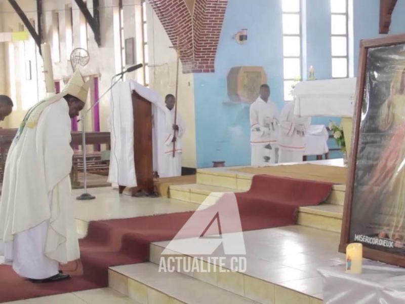 Mgr Melchisédech Sikuli lors de la célébration eucharistique le 28 juin 2020 à la cathédrale de Butembo/Ph Claude Sengenya ACTUALITE CD