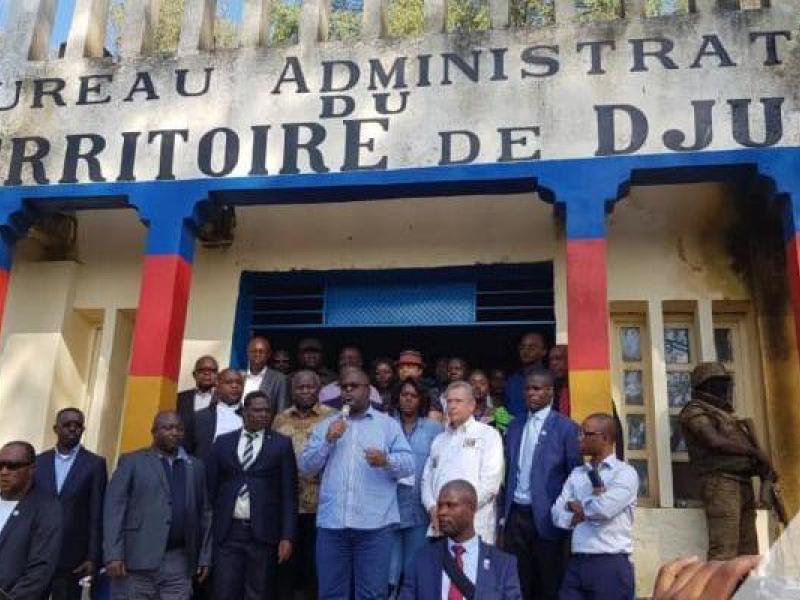 Félix Tshisekedi devant le bureau du territoire de Djugu. Ph/ACTUALITE.CD.