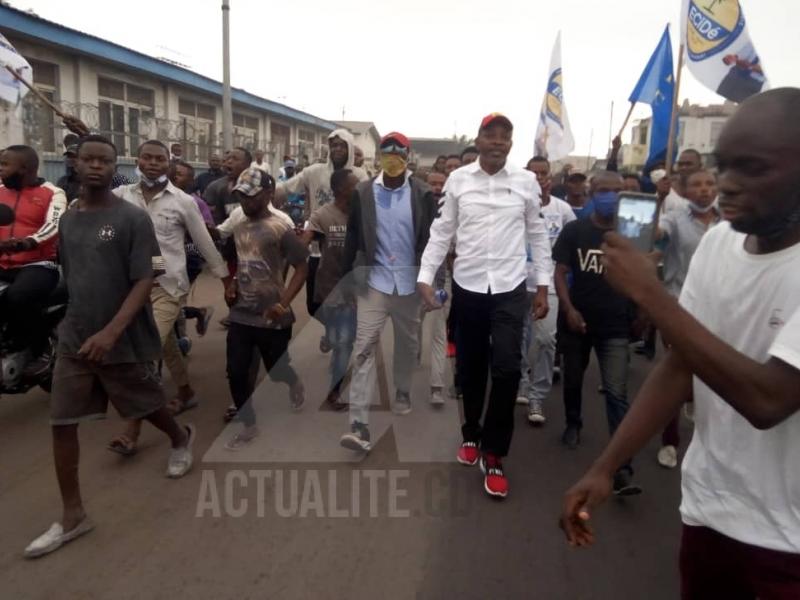 les militants de Lamuka conduits par Mike Mukebayi
