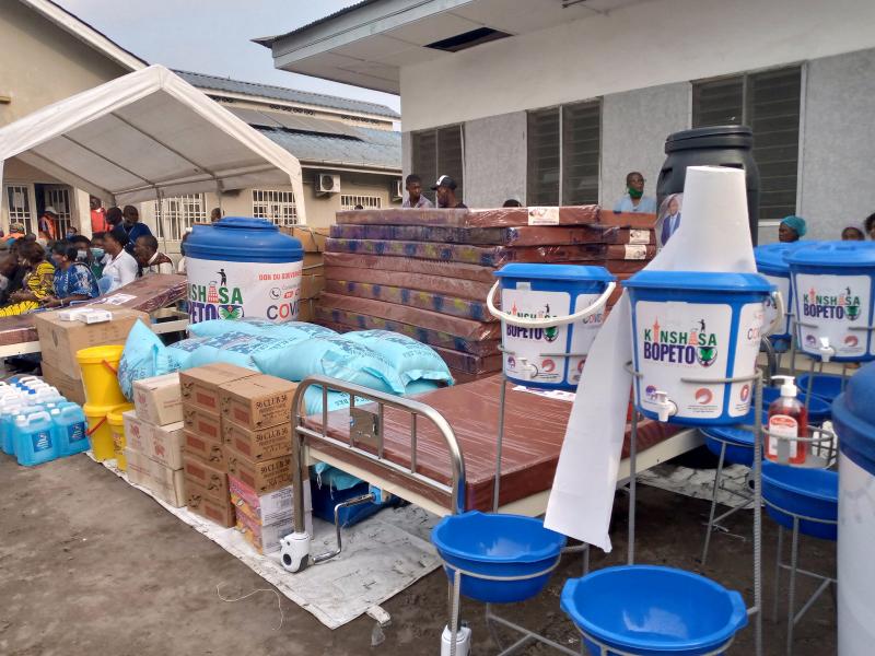 Un lot des vivres et non vivres remis au Centre Hospitalier de Ngiri-Ngiri/Ph. ACTUALITE.CD