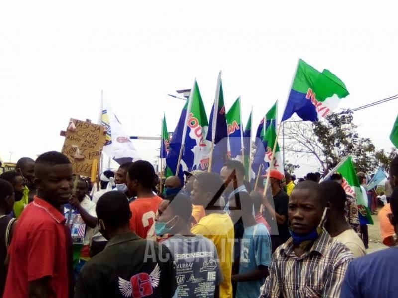 les militants de Lamuka se dirigeants vers l'aéroport de N'djili pour accueillir Fayulu et Muzito/Ph. ACTUALITE.CD