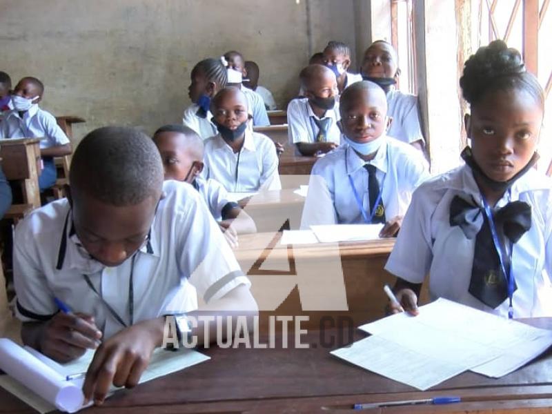 Les élèves finalistes dans une école de Mbuji-Mayi. Ph. ACTUALITE.CD.