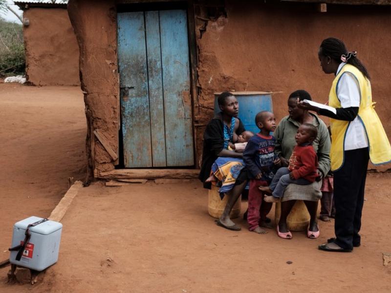 Une infirmière lors du lancement de la campagne de vaccination contre la polio, à Kajiado, au Kenya, le 11 juillet 2018. YASUYOSHI CHIBA/AFP