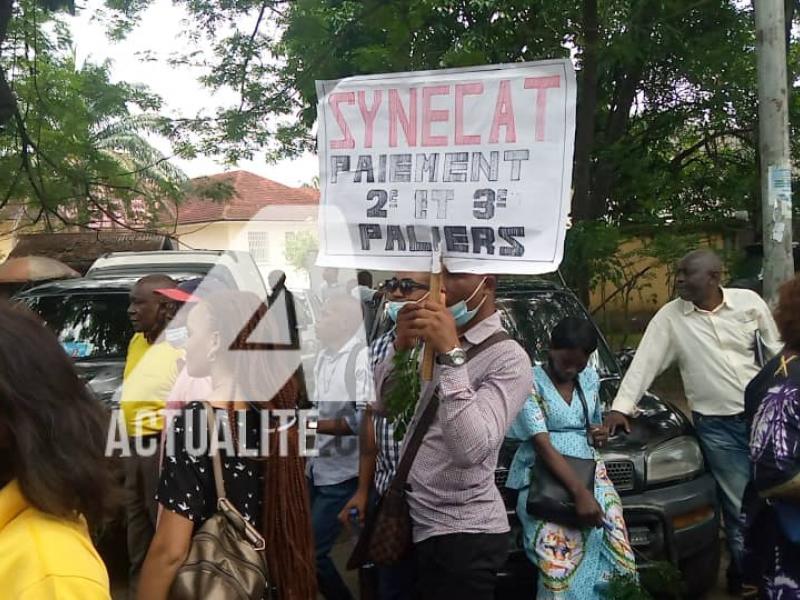 Les syndicats des enseignants lors d'une manifestation devant le ministère de l'EPST à Kinshasa/Ph ACTUALITE.CD