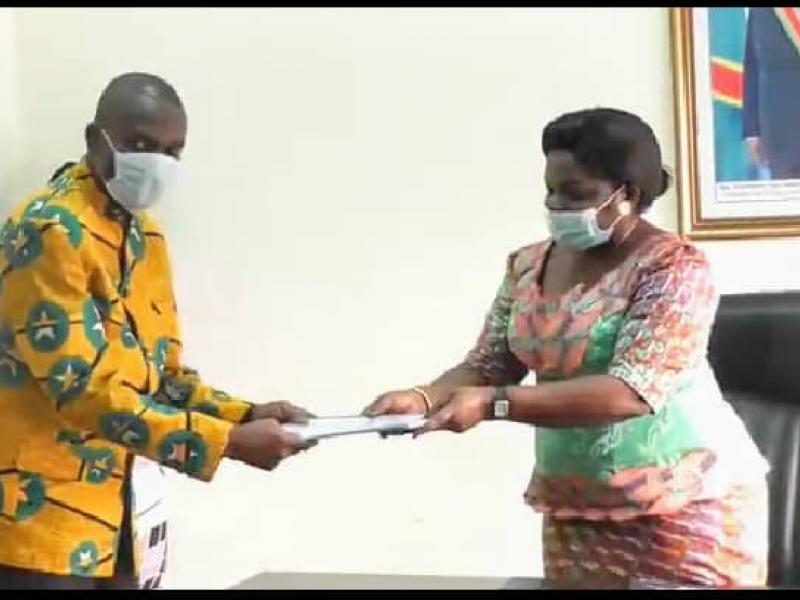 RDC : Béatrice Lomeya a remis officiellement l’arrêté interministériel à l’ONAF