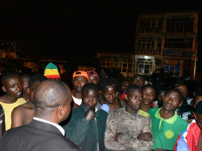 Carly Nzanzu face à la population à Goma.