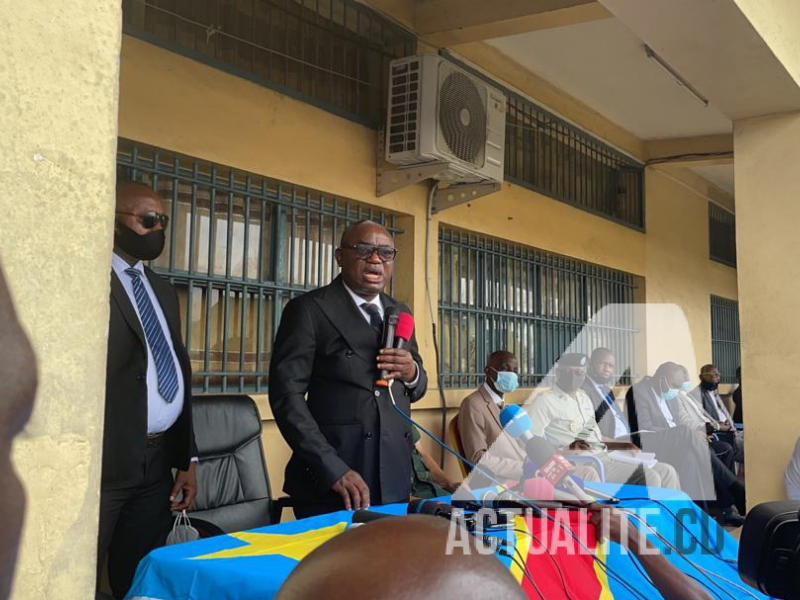Le vice-ministre de la justice, Bernard Takaishe à la prison de Makala/Ph ACTUALITE.CD