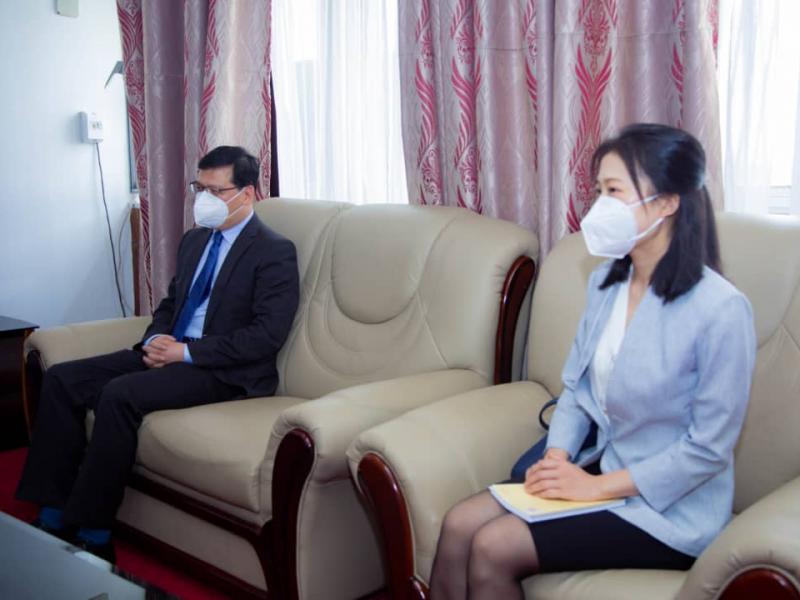 l'ambassadeur de la Chine en RDC Zhu Zing au cours d'un point de presse à Kinshasa