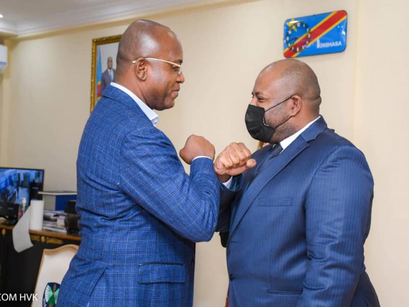 Gentiny Ngobila/Gouverneur de Kinshasa accueillant le Haut représentant du chef de l'État