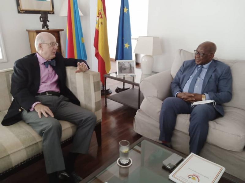 Dr Bruno Miteyo et l'ambassadeur de l'Espagne