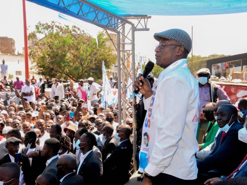 Guylain Nyembo devant les militants UDPS à Lubumbashi/Ph. droits tiers