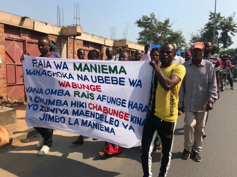 Les manifestants de Kindu pour dénoncer l'instabilité politique de la province du Maniema/Ph. Chadrack Londe