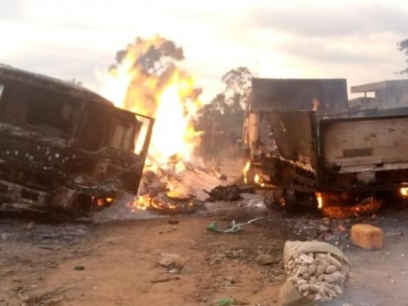 Des camions incendiés à Boga-Centre lors de l'attaque armée/Ph droits tiers