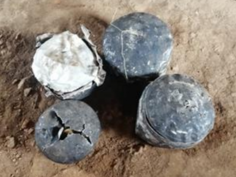 Bombes artisanales et de leurs éléments découverts par des agriculteurs et des militaires FARDC à Kainama en février et avril 2021