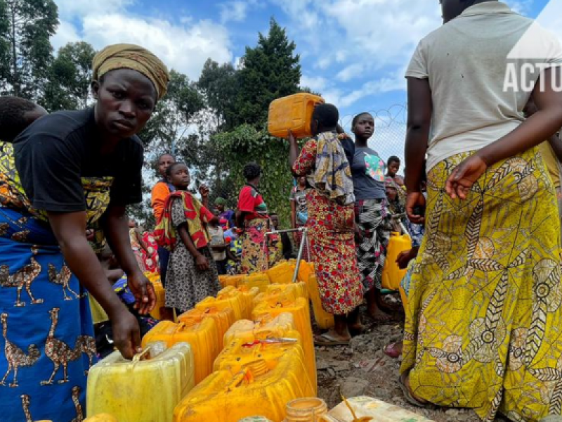 Les habitants de Goma sinistrés s'approvisionnent en eau/Ph. ACTUALITE.CD