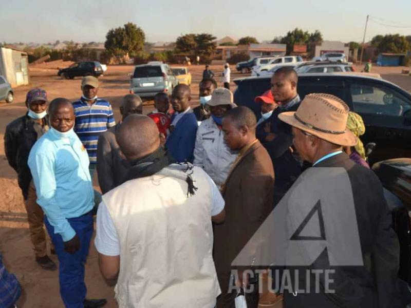 La famille des victimes devant le gouvernorat de Lualaba Ph/actualite.cd