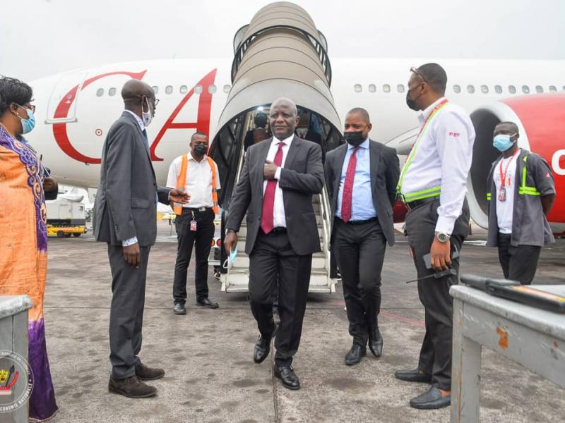 Jean-Marie Kalumba, ministre de l'économie à l'aéroport de N'djili