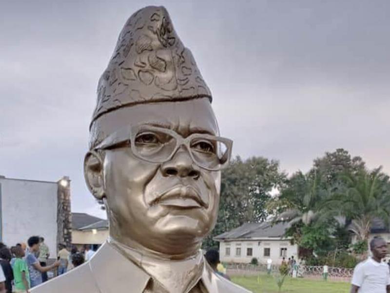 Buste représentant Mobutu à Gbadolite 