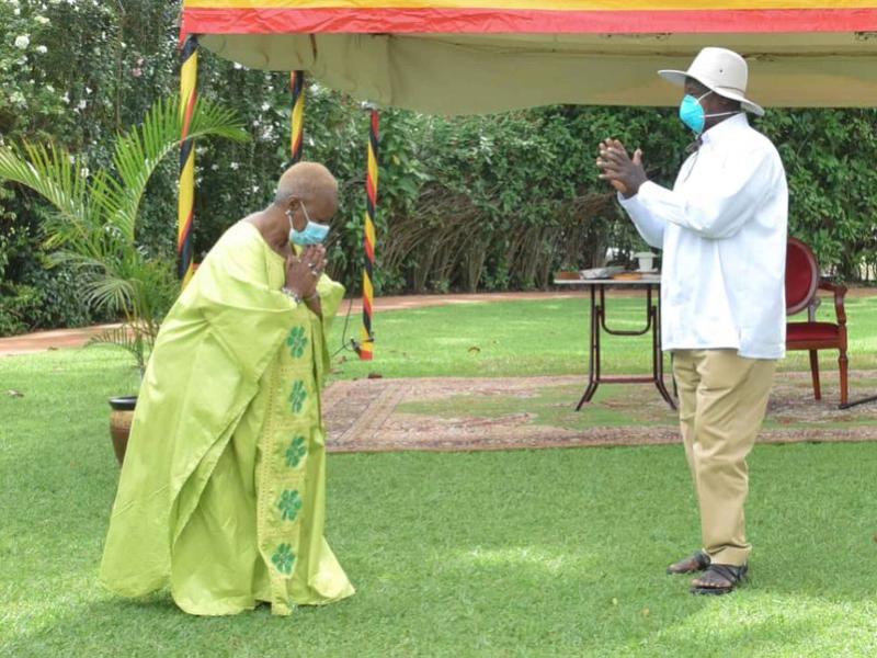 Bintou Keita et Yoweri Museveni