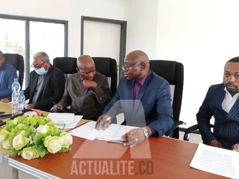 Les délégués des chefs des six confessions religieuses en conférence de presse le 9 octobre 2021 au siège de la CIME