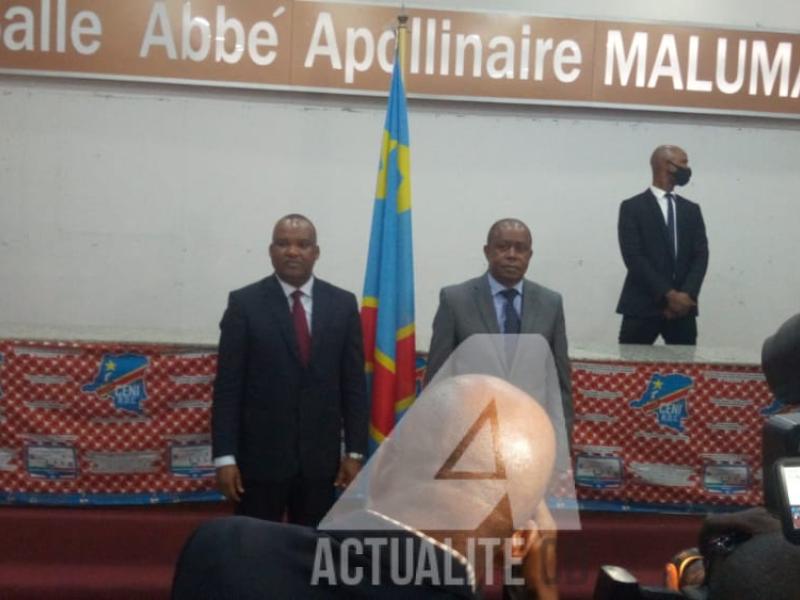 Denis Kadima et Corneille Nangaa lors de la remise et reprise à la CENI 