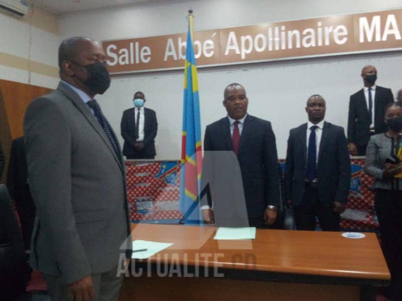 Denis Kadima, président de la CENI lors de la remise et reprise avec Corneille Nangaa