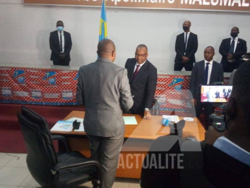 Remise et reprise entre Corneille Nangaa et Denis Kadima à la CENI