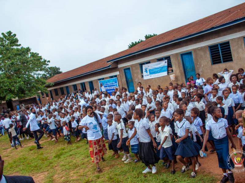 Les élèves dans une écoles à Mbuji-Mayi