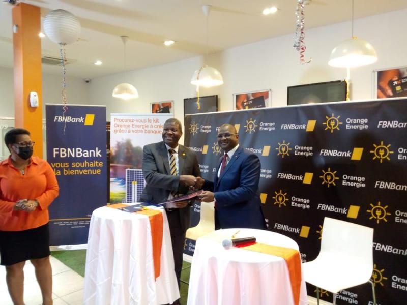 Les DG Orange RDC et FBN Bank après signature du partenariat 