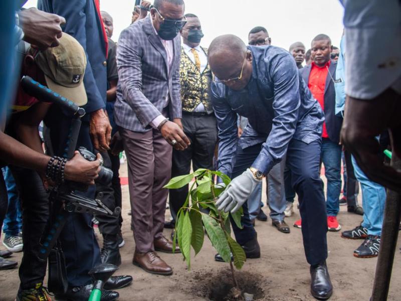 Gentiny Ngobila lors de la réhabilitation du CS Gama