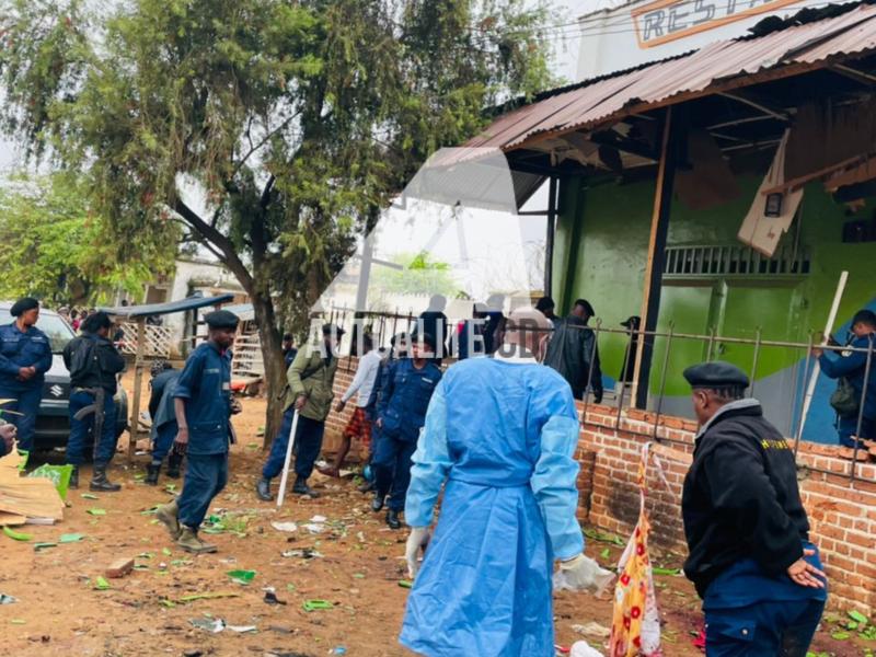 Police scientifique et UNAS sur le terrain de l’explosion à Beni 