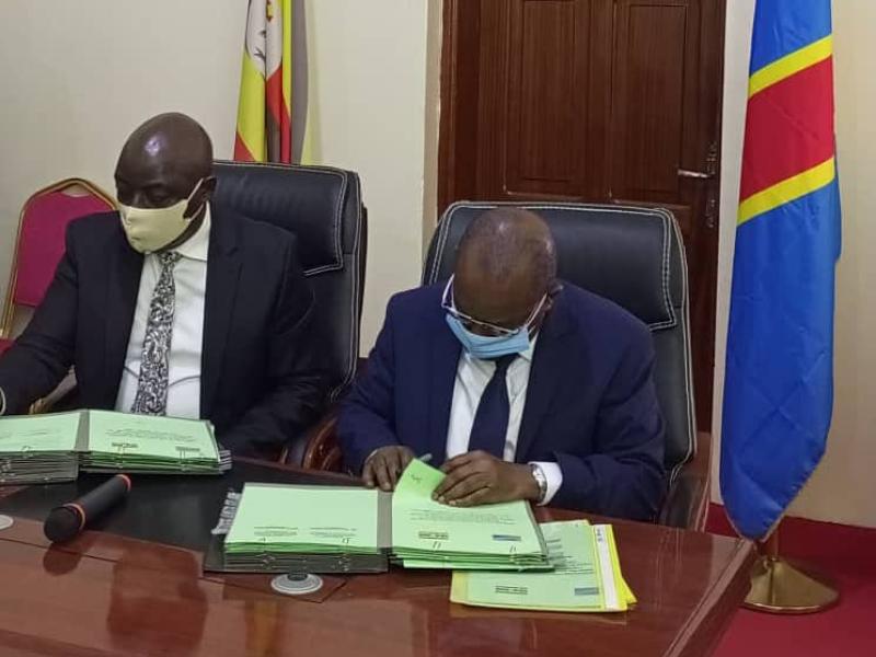 Signature d'un accord de coopération militaire RDC-Ouganda