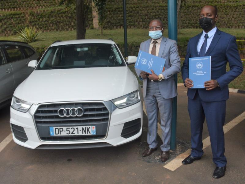 Voiture volée en RDC restituée par les autorités rwandaises à l’ambassade congolaise à Kigali 