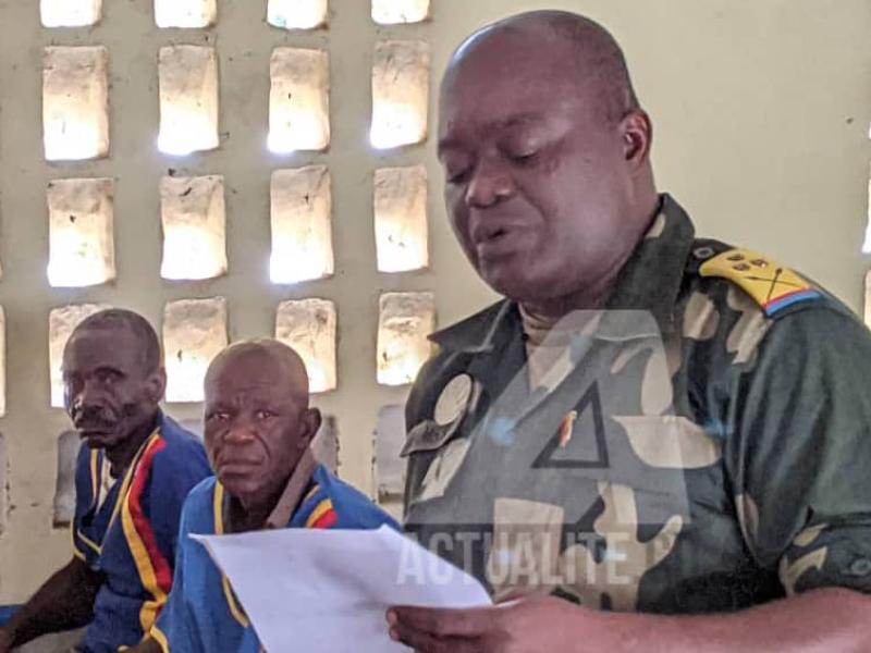 Le colonel Jean de Dieu Mambweni à la barre au procès sur le meurtre des experts de l'ONU