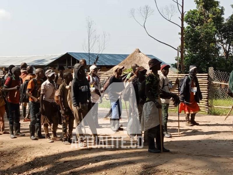 Les miliciens Bakata Katanga lors de leur reddition à Mitwaba 