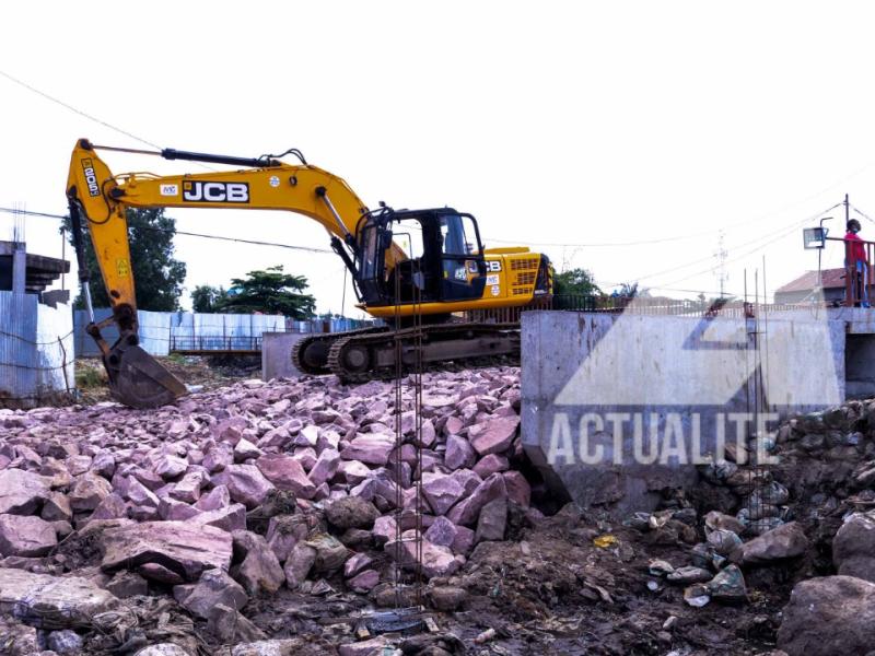 les travaux de construction du nouveau pont Bongolo