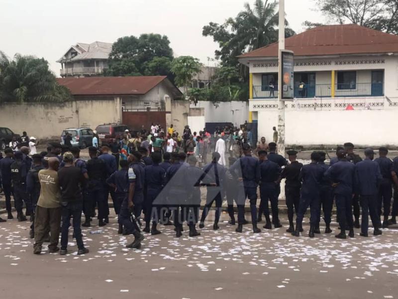 La Police lors du sit-in du bloc Patriotique 