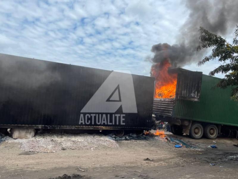 Un véhicule incendié sur la route Beni-Kasindi