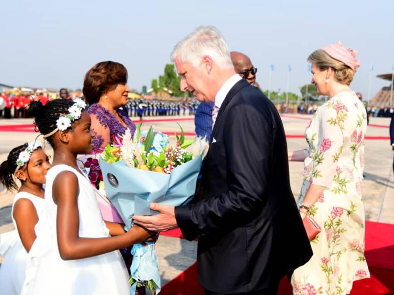 Couple royal belge reçu par le couple présidentiel congolais à l'aéroport de Kinshasa