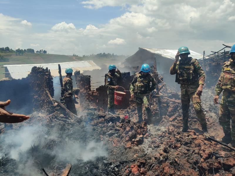 Les casques bleus à la rescousse des déplacés après incendie au site de Rhôe