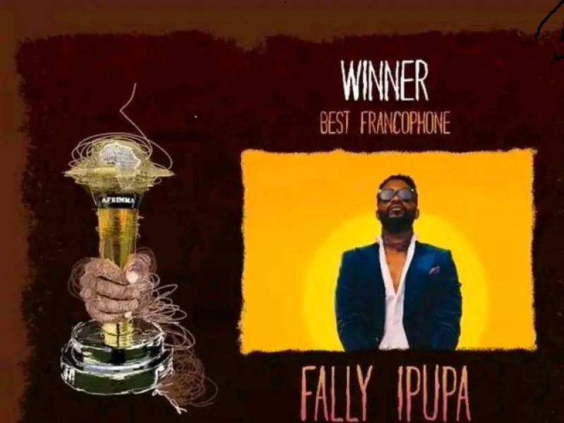 Fally Ipupa reçoit la certification et son trophée  pour