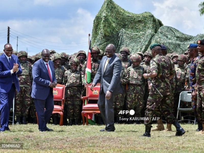 William Ruto, président du Kenyan et les militaires de son pays