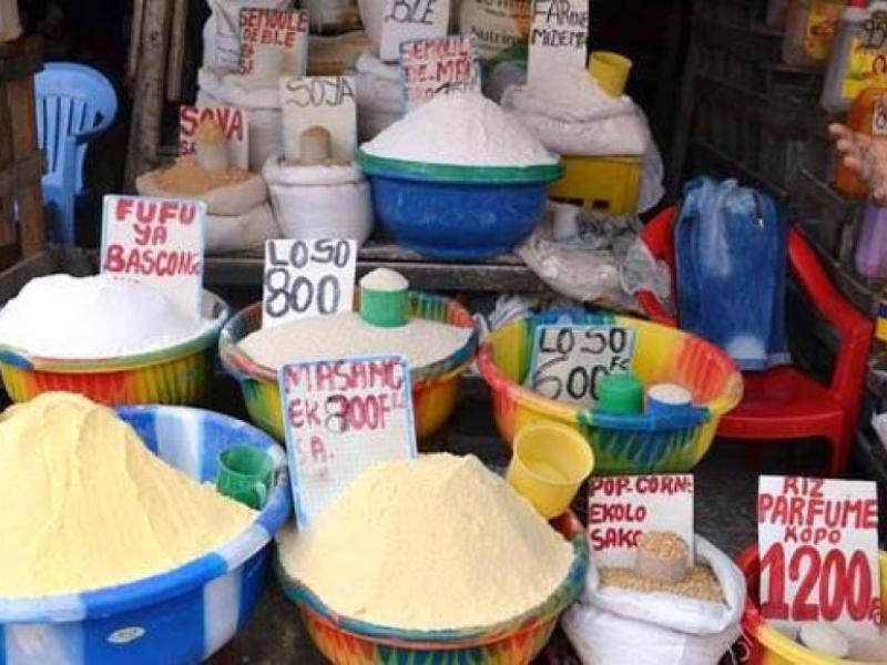Des biens de première nécessité au marché de Kinshasa