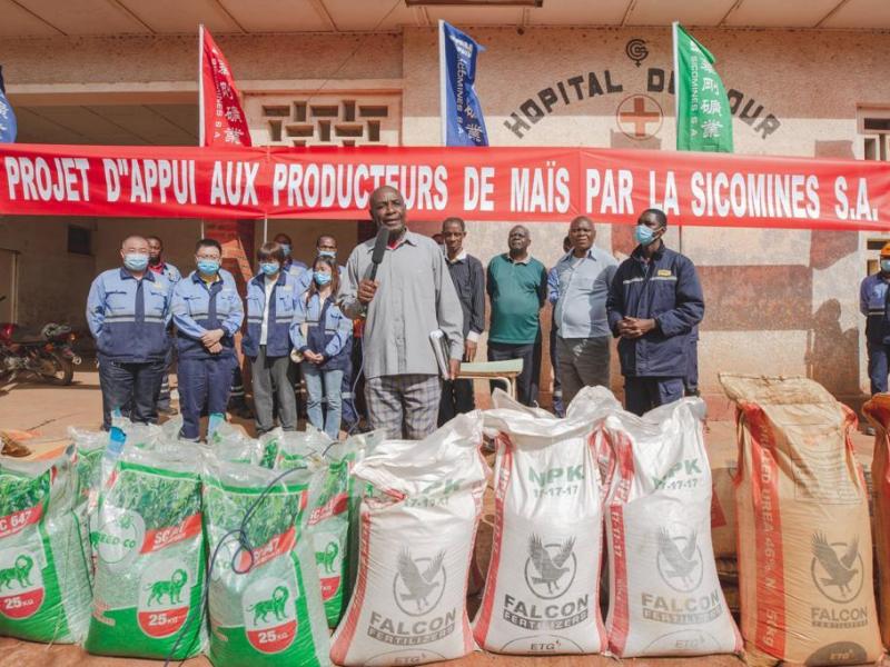 Remise des semences et engrais aux agriculteurs de Kapata