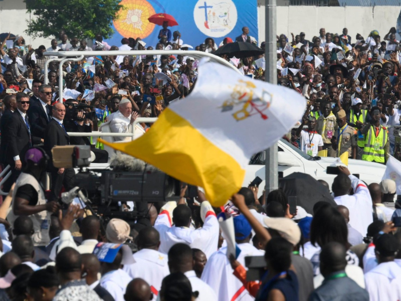 Le Pape François dans la foule à Kinshasa