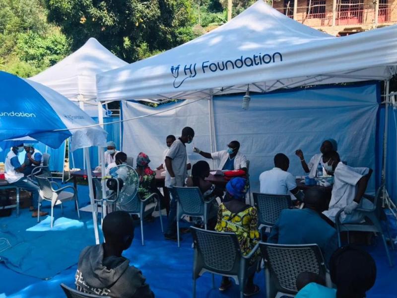 Des patients pris en charge grâce à la clinique mobile de HJ Foundation à Kalehe 