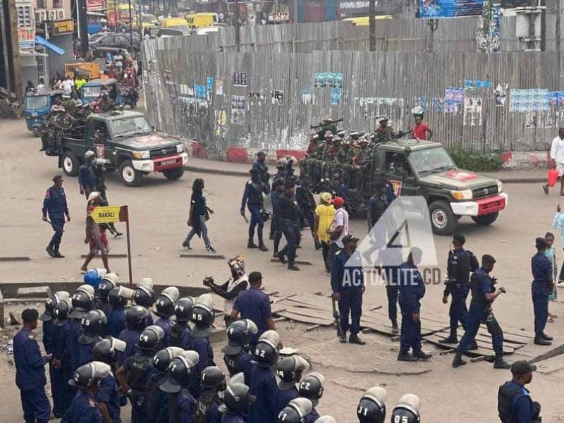 Militaires et policiers déployés pour réprimer la marche de l'opposition à Kinshasa