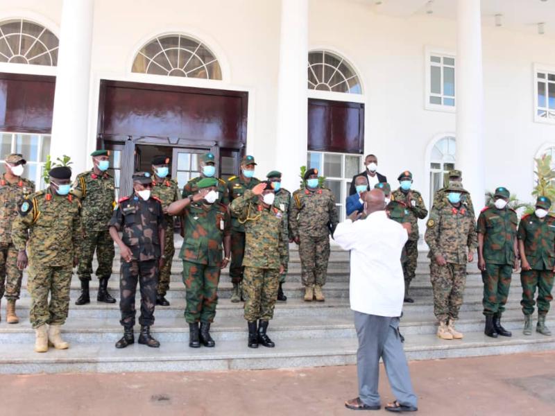 Le président Yoweri Museveni en marge de la réunion avec les commandants de l'UPDF et des FARDC