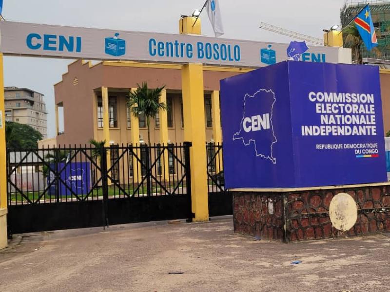 Elezioni legislative nella Repubblica Democratica del Congo: la Commissione elettorale nazionale indipendente ha squalificato 82 candidati, compreso il governatore di Kinshasa, per atti fraudolenti